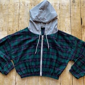 NWOT Shein Plaid Green and Blue Cropped Hoodie